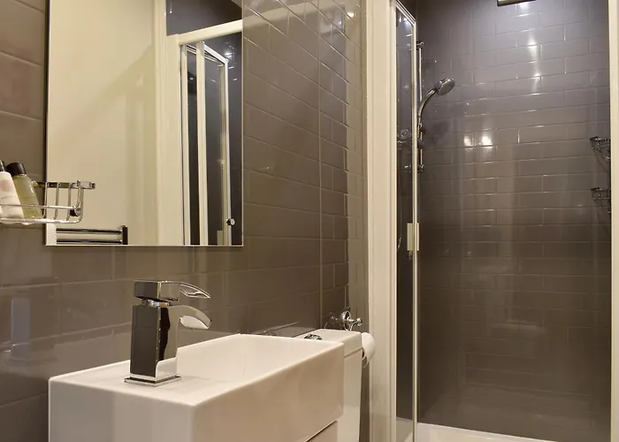 The Garden - Uk32517 * Whitby